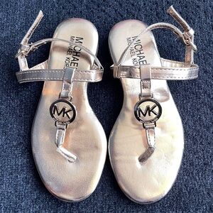 Girls Michael Kors Lil‎ Mandy Thong Sandals Gold Size 10